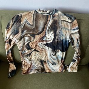 Marble pattern turtle neck